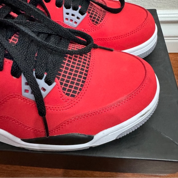 Jordan 4 Retro Toro Bravo Size 10.5 - Picture 2 of 8